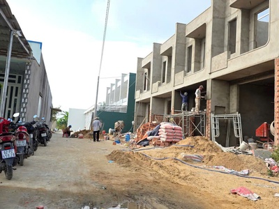 Chỉ 2 tỷ xíu SHR nhà 1 lầu 4,5mx25m full nội thất mỹ hạnh nam giáp cầu lớn 2