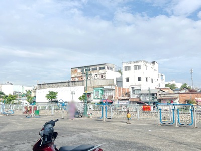 Nhà  mt đường  ụ cây p10 q8, giá : 4.55 tỷ  tl 3