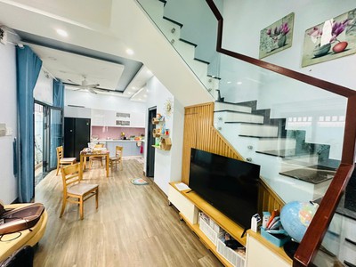 Bán nhà 3 tầng, dt 75m2, số 7, linh trung, thủ đức, tp hcm giá 7,89 tỷ, sổ hồng. liên hệ: 1