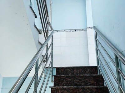 Nhà phố 3 tầng btct   148m   5 30    gần chợ hóc môn. 3