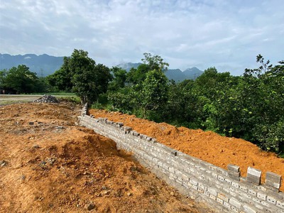 Chính chủ bán đất mặt đường hồ chí minh   yên thủy 0