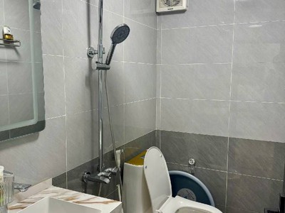 Mặt ngõ rộng   thông các ngả - cách ô tô 50m   gần hồ tây lộng gió   full mội thất 33,4m2. 4