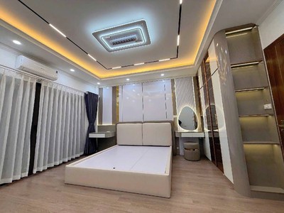 Bán nhà đẹp nguyễn văn cừ- oto- kinh doanh- sát phố- full nội thất-40m 5 tầng - nhỉnh 13 tỷ 3