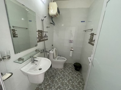 Cho thuê nhà phố Văn Cao  65m2 , 5 p.ngủ khép kín. 8