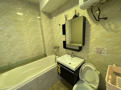 Cho thuê nhà phố Văn Cao  65m2 , 5 p.ngủ khép kín. 9