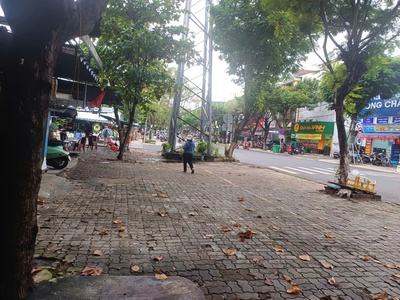 Lê thanh nghị sát núi thành 30/4 đường 10,5m vỉa hè 20m 4 ô tô đậu cửa 0