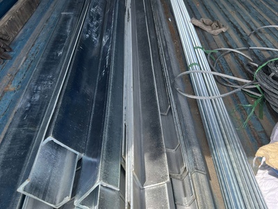 Vật tư phụ bulong , con tán , cùm , tyren , sắt u , sắt v 4