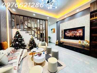 Bán nhà ngọc lâm-dt: 50m2 full đồ trung tâm long biên giá 12.x tỷ x tiểu học 2