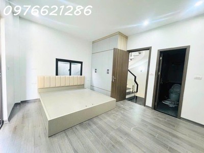 Bán nhà 5 tầng rẻ nhất phúc lợi    33m  - mt 4.5m   5 tầng   giá: 5,6x tỷ gần trường th lê quý đôn 1