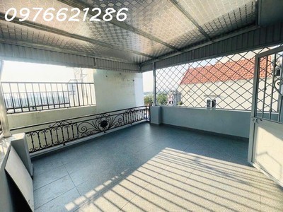 Bán nhà 5 tầng rẻ nhất phúc lợi    33m  - mt 4.5m   5 tầng   giá: 5,6x tỷ gần trường th lê quý đôn 3