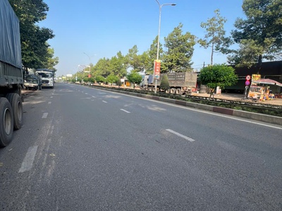 B.án cửa hàng mặt tiền trần hưng đạo- phú mỹ   cổng vòm . 0