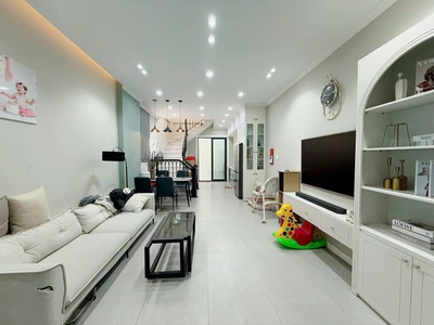 Bán nhà hồng tiến,30m oto tránh,ngõ thông,full nội thất,50m nhỉnh 12 tỷ tl 0