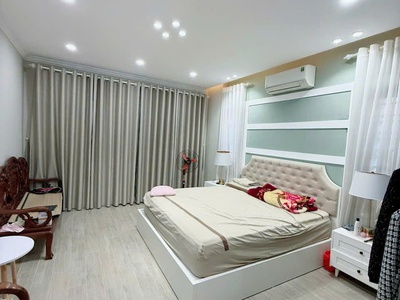 Bán nhà hồng tiến,30m oto tránh,ngõ thông,full nội thất,50m nhỉnh 12 tỷ tl 1