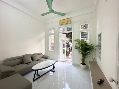 Hoàng hoa thám 38m x4 tầng 13,5 tỷ lô góc,ô tô,kinh doanh,20m ra phố 3