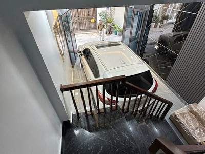 Bán căn nhà 3 tầng có gara oto ngõ phố Vũ Hựu, ph Thanh Bình, TP HD, 50m2, mt 4m, 3 ngủ 1