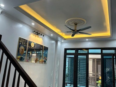 Bán căn nhà 3 tầng có gara oto ngõ phố Vũ Hựu, ph Thanh Bình, TP HD, 50m2, mt 4m, 3 ngủ 2