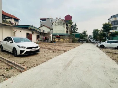 Chỉ 12 tỷ, đất vàng hàng hiếm phố ngọc thụy 50m2, mt5,1m, xe tải vào nhà 3