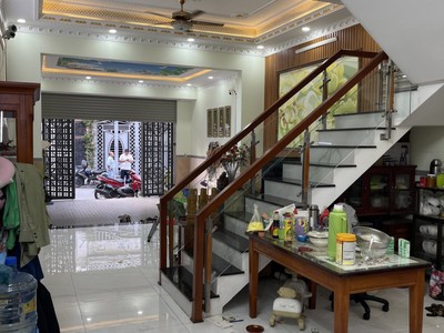 Bán nhà 2 tầng dĩ an,shr thổ cư,đường 2 ô tô thông,kinh doanh buôn bán tốt 2