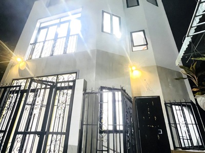 Nhà 3 tầng hẻm nhựa 5m linh tây cách phạm văn đồng 300m 50m giá 5.5 tỷ 0