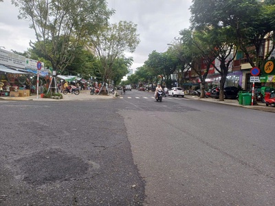 Lê thanh nghị   sát  núi thành   30/4  đường 10,5m   vỉa hè 20m   4 ô tô đậu cửa 16 tỷ 4