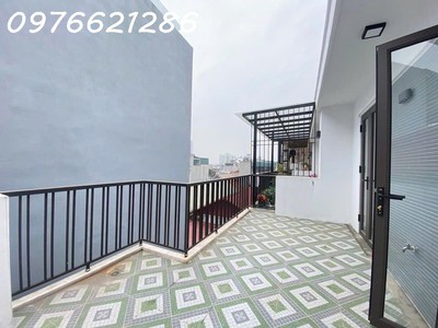 Bán nhà kẻ tạnh   long biên   30m    5 tầng   giá 6,x tỷ   ô tô đỗ cổng   nhà mới hiện đại   trung 3