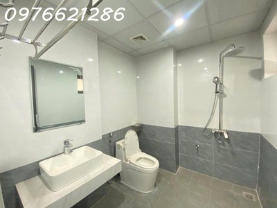 Bán nhà kẻ tạnh   long biên   30m    5 tầng   giá 6,x tỷ   ô tô đỗ cổng   nhà mới hiện đại   trung 2