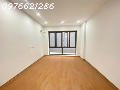 Bán nhà kẻ tạnh   long biên   30m    5 tầng   giá 6,x tỷ   ô tô đỗ cổng   nhà mới hiện đại   trung 1