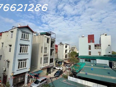 Bán nhà lô góc việt hưng 65m 4 tầng ngõ ô tô giá 16,x tỷ gần phố sổ đỏ vuông gara ô 3