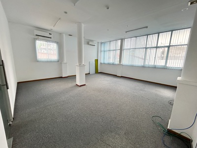 Chủ sở hữu cho thuê văn phòng 77-79-81 Đào Duy Từ, Quận 10 1