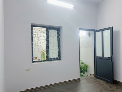 Chính chủ cho thuê mặt bằng tầng 2, 80m2, 4 phòng, Đê La Thành Nhỏ, quận Đống Đa, HN 4