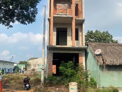 Bán đất tặng nhà ba tầng mặt tiền đường hẻm lớn sát quốc lộ 22 củ chi hơn 126m2 chỉ 5tỷ 4