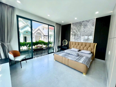  nhà sân vườn   xe hơi ngủ nhà   giá rẻ- đào tông nguyên  1