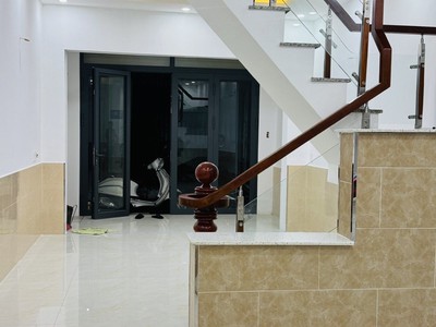 Bán nhà nguyễn thị búp quận 12 hẻm xe hơi 2 tầng 42m2 - sổ riêng dọn vào ở ngay. 0