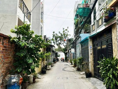 Nhà đẹp 2 tầng  52m  lâm thị hố q12   gần hiệp thành city, gần chợ, bv q12 -  hẻm xe tải. 0