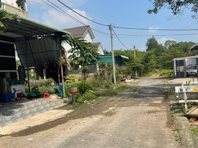 Đất tại đường 1/đt 769, sát bên sân bay long thành. 2,2 tỷ hạ giá còn 2 tỷ , diện tích 123m2 1