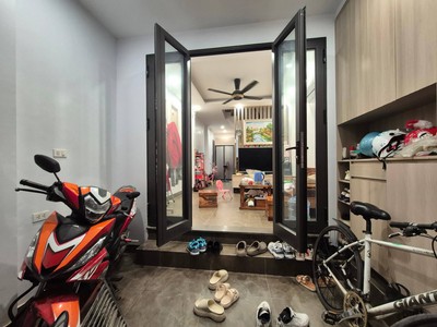 Nhà đẹp ngõ 250 kim giang - 40m 5 tầng - ô tô đỗ cách 5m - kinh doanh. giá nhỉnh 9 tỷ 1