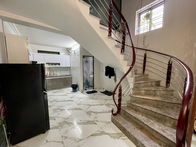 Cho thuê nhà phố Văn Cao, DT: 60m2, 4 phòng ngủ. 2