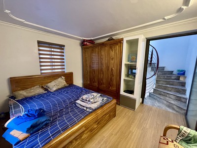 Cho thuê nhà phố Văn Cao, DT: 60m2, 4 phòng ngủ. 5