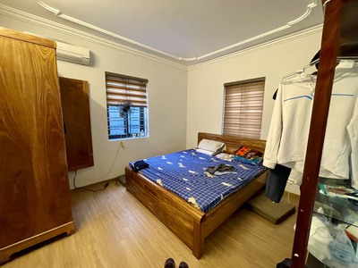 Cho thuê nhà phố Văn Cao, DT: 60m2, 4 phòng ngủ. 6