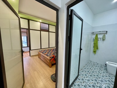 Cho thuê nhà phố Văn Cao, DT: 60m2, 4 phòng ngủ. 8