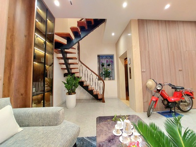 Nhà phố Bạch Mai DT 48m2x6T thang máy - full nội thất- cách phố 15m ở luôn 1
