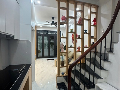 Nhỉnh 8 tỷ nhà đẹp ở ngay trung tâm  đống đa    ngõ thông gần ngã tư sở  lh 0975124520 3