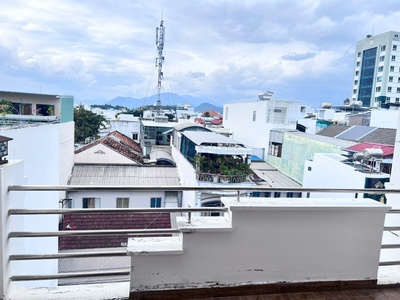 Bán nhà 4 tầng mặt tiền mạc đĩnh chi   giá 15 tỷ diện tích: 75m  giá bán: 15tỷ   thương lượng   lh e 2