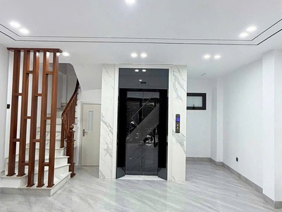 Trung tâm nguyễn văn cừ  dt 40m - mt 5m xây 7 tầng lầu  oto  chỉ 19 tỷ 0