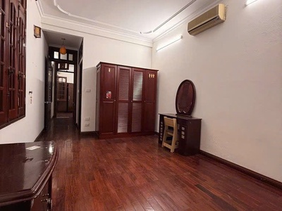 Siêu hiếm bán nhà đại la 4 tầng dân xây lô góc VF3 thông kinh doanh hai bà trưng 0