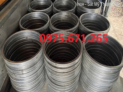 Vòng tròn sắt uốn mỹ thuật - phụ kiện cần thiết với công trình sắt mỹ thuật 1