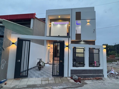 Cần tiền bán gấp mặt tiền đường nhựa 1 lầu 1 trệt mới xây chưa ở tt long điền, brvt 1