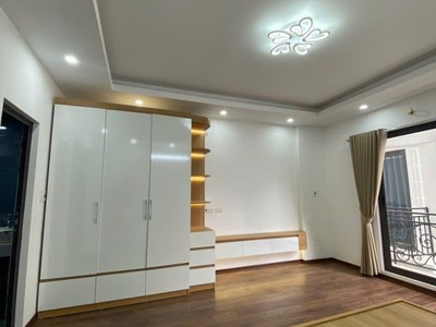 Bán nhà dân xây bát khối   long biên  34m    5 tầng   ở ngay   giá tốt 3