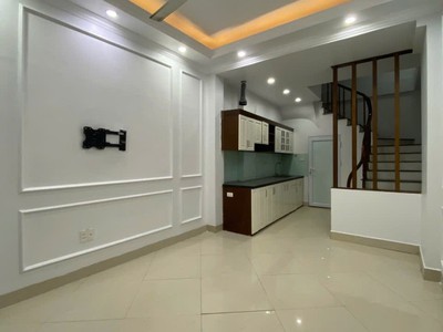 Bán nhà dân xây bát khối   long biên  34m    5 tầng   ở ngay   giá tốt 1