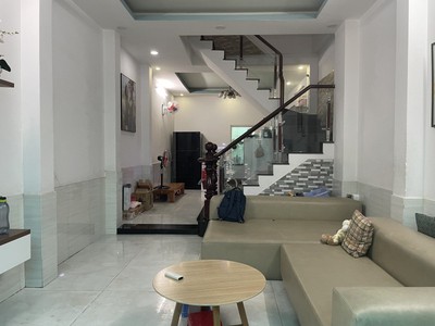 Bán nhà 3 tầng quốc lộ 13  hiệp bình phước, thủ đức. dt 60 m2, 4pn, 3wc, giá 7,4 tỷ, sổ hồng đầy 0